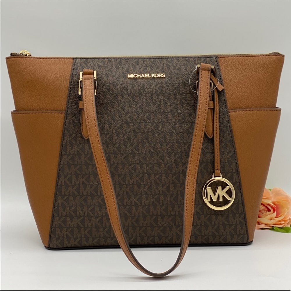 MICHAEL KORS CHARLOTTE LG TZ TOTE BROWN SIGNATURE - Picture 13 of 13